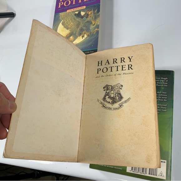 lot of 4 Harry Potter Books by Bloomsbury and Scholatic - Picture 6 of 12